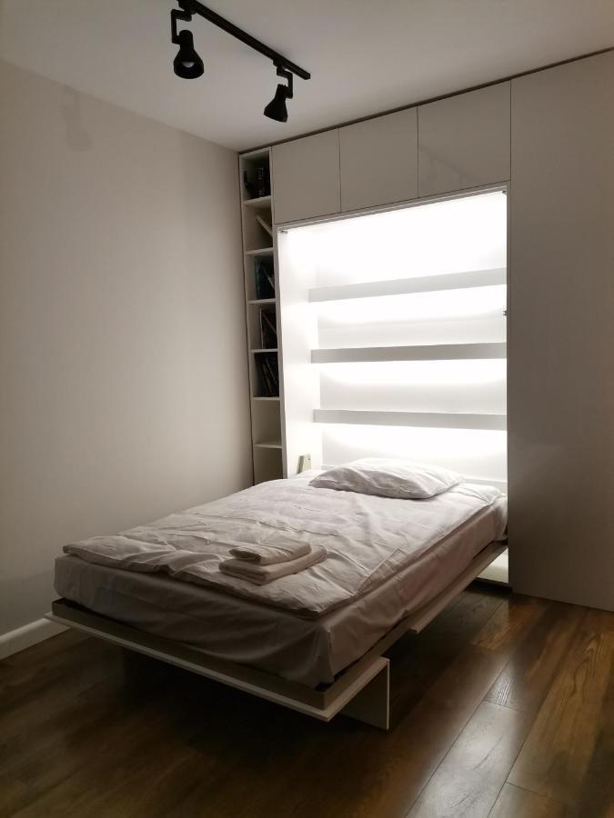 Nowoczesny Apartament Z Widokiem Lägenhet Warszawa Exteriör bild